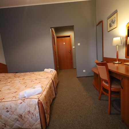 Nasz Klub - Pokoje Goscinne Poznań Buitenkant foto