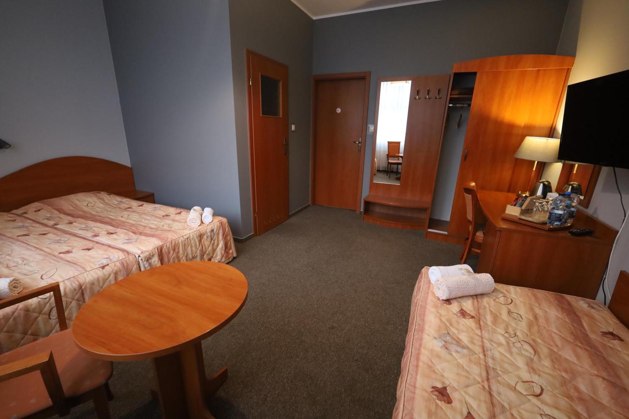 Nasz Klub - Pokoje Goscinne Poznań Buitenkant foto